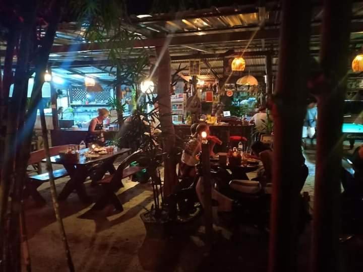 Apache Bar Haad Yao Hotel Exterior foto